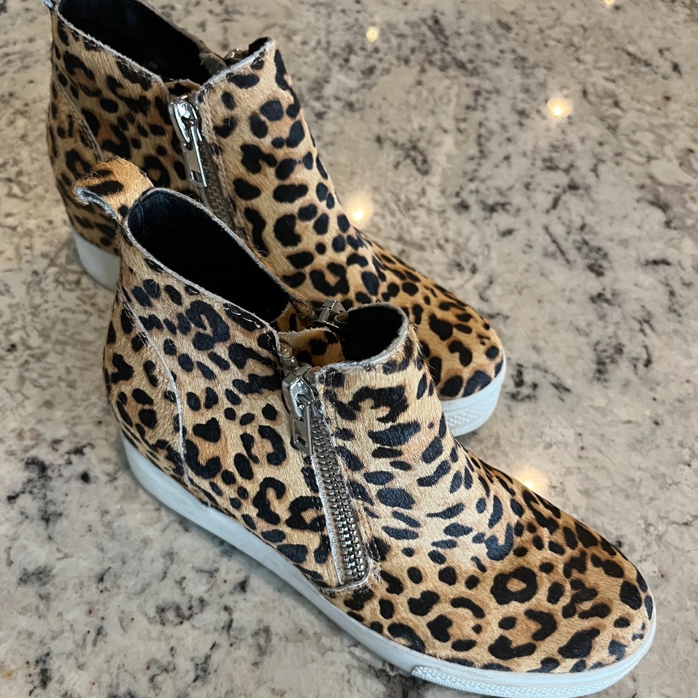 Steve Madden size 7.5 leopard print booties